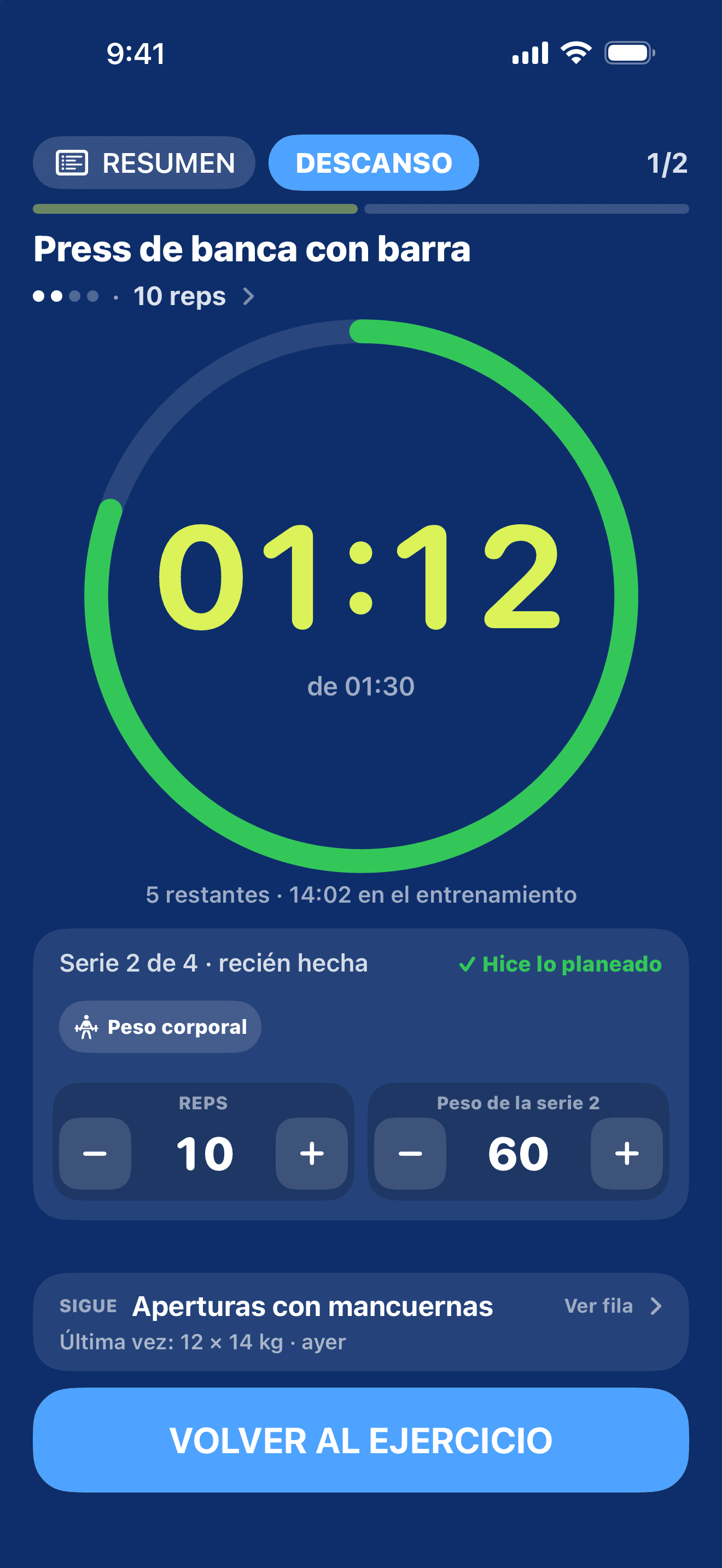Descanso en el iPhone con el anillo del tiempo en 01:12 de 01:30, la serie 2 de 4 de Press de banca con barra marcada Hice lo planeado, reps (10) y peso (60 kg), y Aperturas con mancuernas a continuación.